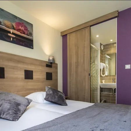 Contact Atoll 3* Niort