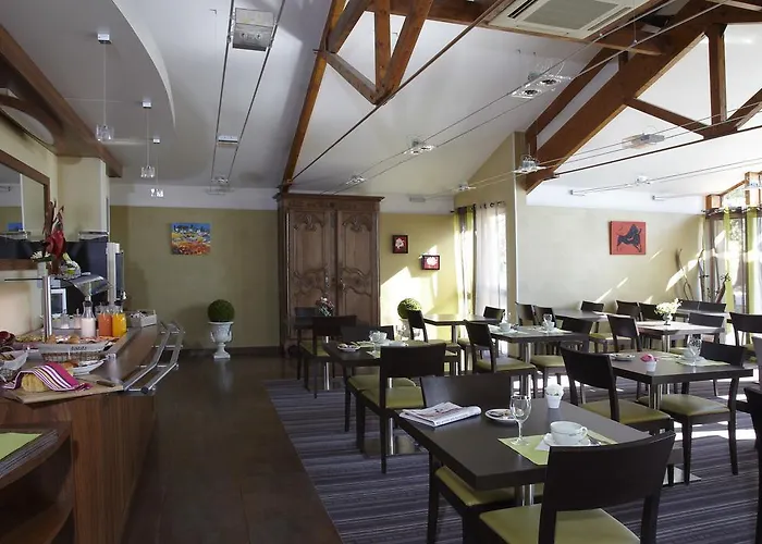 Contact Atoll Отель