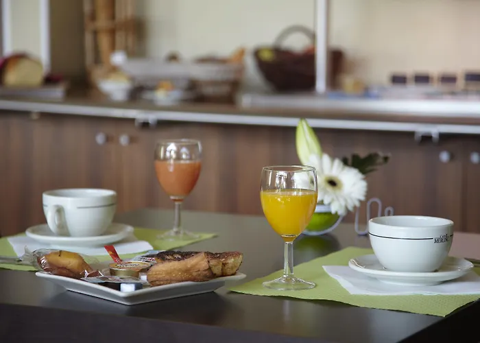 Contact Atoll Отель