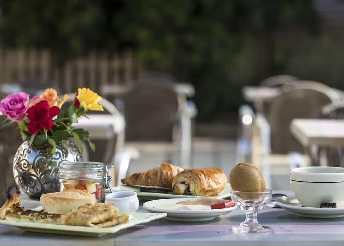 Contact Atoll Отель