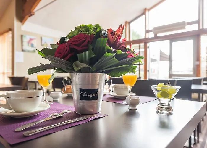 Contact Atoll Отель 3*