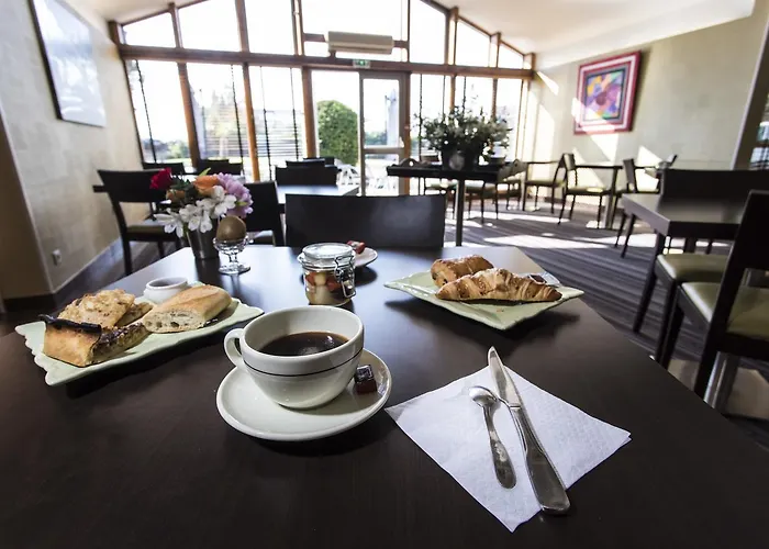 Contact Atoll 3* Niort