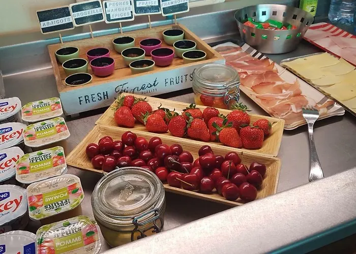 Contact Atoll Отель 3*